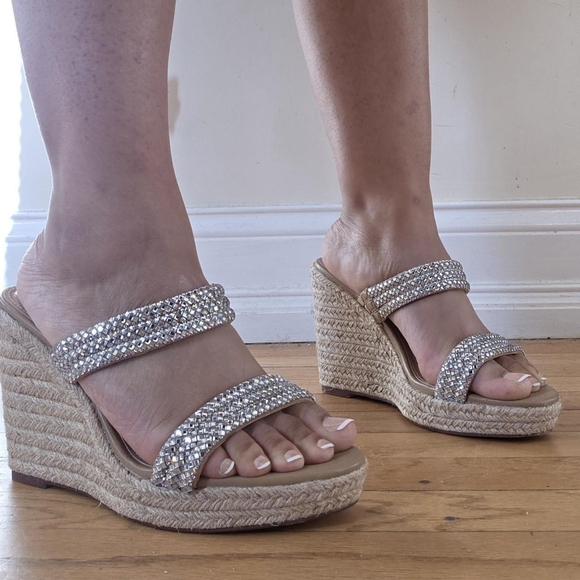 ☆Steve Madden Silver and Tan Wedge Sandals☆ - Picture 1 of 3